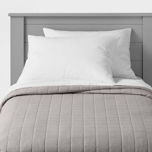 Pillowfort - Full/Queen Box Stitch Microfiber Quilt Gray - Pill Gray